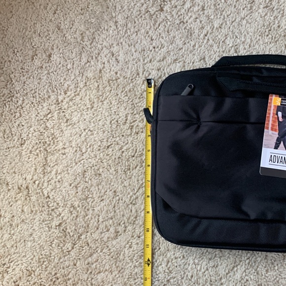 NWT CaseLogic laptop messenger bag - Picture 7 of 8